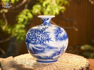 Bình hút lộc men trắng vẽ Công Trúc Sơn Thủy, cao 23cm
