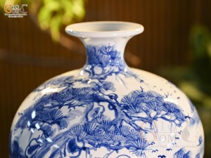 Bình hút lộc men trắng vẽ Phúc Lộc, cao 30cm