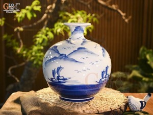 Bình hút lộc men trắng vẽ Thuận Buồm Xuôi Gió, cao 30cm