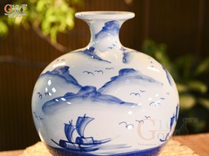 Bình hút lộc men trắng vẽ Thuận Buồm Xuôi Gió, cao 30cm