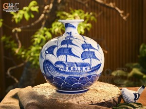 Bình hút lộc men trắng vẽ Thuận Buồm Xuôi Gió, cao 30cm