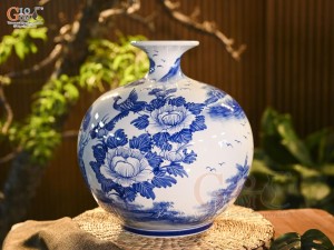 Bình hút lộc men trắng vẽ Tùng Lộc Sơn Thủy, cao 30cm