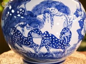 Bình hút lộc men trắng vẽ Tùng Lộc Sơn Thủy, cao 30cm