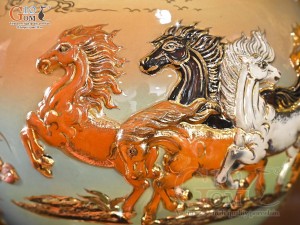 Bình hút lộc men vân mây đắp nổi Mã Đáo Thành Công vẽ vàng 24k, cao 35cm (Màu cam)