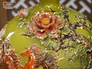 Bình hút lộc men vân mây đắp nổi Mã Đáo Thành Công vẽ vàng 24k, cao 35cm (Màu xanh)