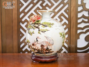 Bình hút lộc men vân mây đắp nổi Thuận Buồm Xuôi Gió vẽ vàng 24k, cao 30cm (Màu trắng)