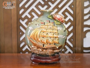 Bình hút lộc men vân mây đắp nổi Thuận Buồm Xuôi Gió vẽ vàng 24k, cao 30cm (Màu xanh)