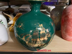 Bình hút lộc men xanh màu lục bảo cảnh Thuận buồm xuôi gió, cao 26cm