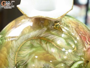 Bình hút lộc miệng lượn men màu cảnh Long Phụng Vờn Ngọc vẽ vàng 24k, cao 30cm