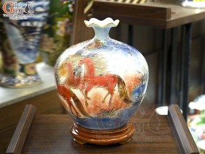 Bình hút lộc miệng lượn men màu cảnh Mã Đáo Thành Công vẽ vàng 24k, cao 30cm