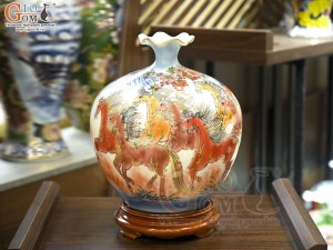 Bình hút lộc miệng lượn men màu cảnh Mã Đáo Thành Công vẽ vàng 24k, cao 30cm