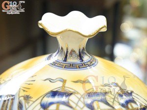 Bình hút lộc miệng lượn men màu cảnh Thuận Buồm Xuôi Gió vẽ vàng 24k, cao 30cm