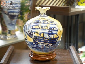 Bình hút lộc miệng lượn men màu cảnh Thuận Buồm Xuôi Gió vẽ vàng 24k, cao 30cm