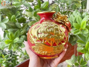 Bình hút lộc mini đắp nổi Thuận Buồm Xuôi Gió nền đỏ, cao 13cm