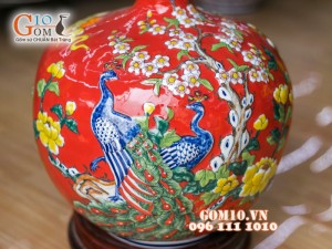 Bình hút lộc nền đỏ đắp nổi Công Đào 36cm