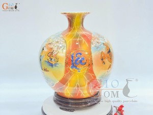 Bình hút lộc nền đỏ vẽ cảnh Thuận Buồm Xuôi Gió - Mã Đáo Thành Công, cao 30cm vẽ vàng 24k