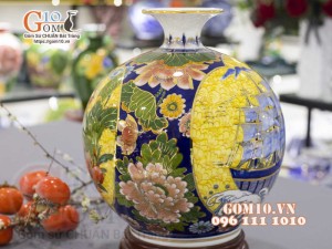 Bình hút lộc Nhị cảnh men màu vẽ vàng 24k, cảnh Thuận Buồm Xuôi Gió và Chép Sen, cao 30cm