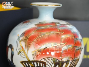 Bình hút lộc Nhị cảnh Thuận Buồm Xuôi Gió và Mã Đáo Thành Công vẽ vàng 24k in logo VTV nền xanh, cao 23cm