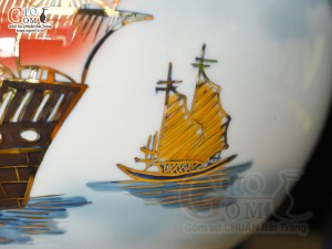 Bình hút lộc Nhị cảnh Thuận Buồm Xuôi Gió và Mã Đáo Thành Công vẽ vàng 24k in logo VTV nền xanh, cao 23cm