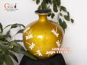 Bình hút lộc sơn mài nền vàng họa tiết Chuồn rạn, cao 31cm