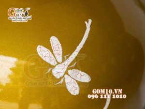Bình hút lộc sơn mài nền vàng họa tiết Chuồn rạn, cao 31cm