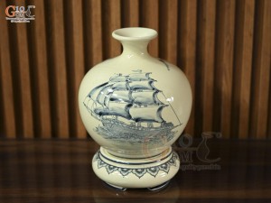 Bình hút lộc thuận buồm xuôi gió men rạn vàng, cao 28cm (bao gồm cả chân đế)