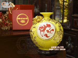 Bình hút tài lộc chữ Phúc đắp nổi dát vàng, nền vàng, cao 28cm