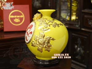 Bình hút tài lộc chữ Phúc đắp nổi dát vàng, nền vàng, cao 22cm