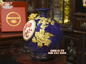 Bình hút tài lộc chữ Phúc đắp nổi dát vàng, nền xanh coban, cao 22cm