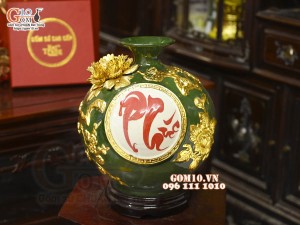 Bình hút tài lộc chữ Phúc đắp nổi dát vàng, nền xanh lục bảo, cao 22cm