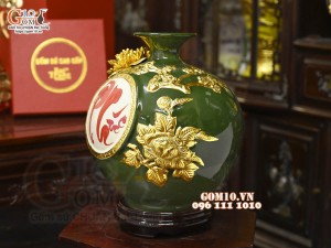 Bình hút tài lộc chữ Phúc đắp nổi dát vàng, nền xanh lục bảo, cao 22cm
