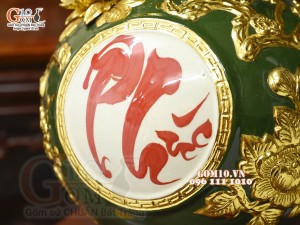 Bình hút tài lộc chữ Phúc đắp nổi dát vàng, nền xanh lục bảo, cao 22cm