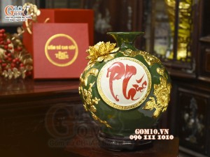 Bình hút tài lộc chữ Phúc đắp nổi dát vàng, nền xanh lục bảo, cao 22cm
