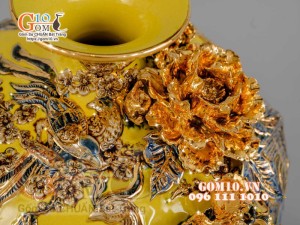 Bình hút tài lộc Công Đào đắp nổi vẽ vàng 24k, nền vàng - cao 35cm