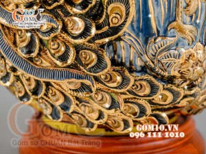 Bình hút tài lộc Công Đào đắp nổi vẽ vàng 24k, nền vàng - cao 35cm