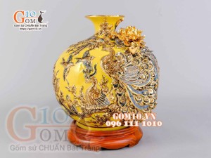 Bình hút tài lộc Công Đào đắp nổi vẽ vàng 24k, nền vàng - cao 35cm