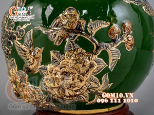 Bình hút tài lộc Công Đào đắp nổi vẽ vàng 24k, nền xanh - cao 35cm