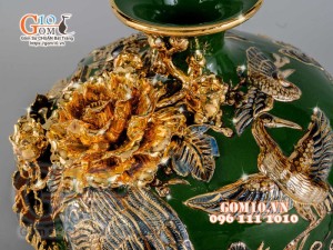 Bình hút tài lộc Công Đào đắp nổi vẽ vàng 24k, nền xanh - cao 35cm