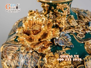 Bình hút tài lộc Công Đào đắp nổi vẽ vàng 24k, nền xanh lục bảo - cao 35cm
