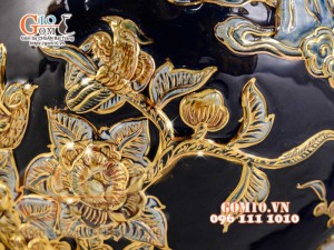 Bình hút tài lộc Công Đào đắp nổi vẽ vàng 24k, xanh coban - cao 40cm