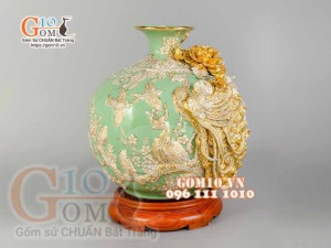 Bình hút tài lộc Công Đào trắng đắp nổi vẽ vàng 24k, nền xanh ngọc - cao 35cm