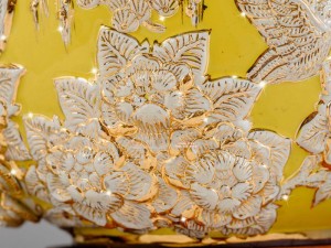 Bình hút tài lộc Công Đào vàng đắp nổi vẽ vàng 24k, nền vàng - cao 35cm