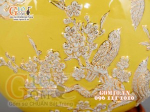 Bình hút tài lộc Công Đào vàng đắp nổi vẽ vàng 24k, nền vàng - cao 35cm