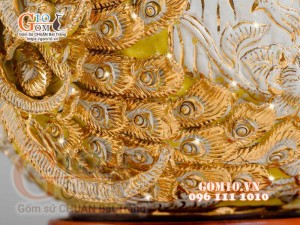 Bình hút tài lộc Công Đào vàng đắp nổi vẽ vàng 24k, nền vàng - cao 35cm