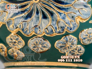 Bình hút tài lộc đắp nổi hoa Sen vẽ vàng 24k, nền xanh lục bảo - cao 30cm