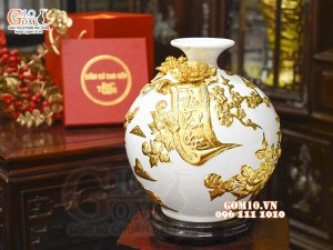 Bình hút tài lộc Mã Đáo Thành Công cuốn thư đắp nổi dát vàng, nền trắng, cao 30cm