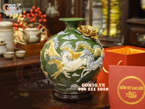 Bình hút tài lộc Mã Đáo Thành Công cuốn thư đắp nổi, nền xanh lục bảo, cao 30cm