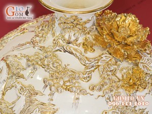 Bình hút tài lộc men màu trắng đắp nổi vẽ vàng 24k, cảnh Mã Đáo Thành Công, cao 40cm