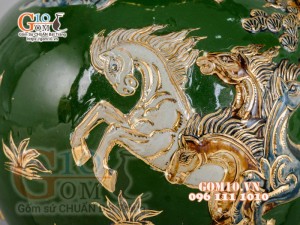 Bình hút tài lộc Mã Đáo Thành Công đắp nổi vẽ vàng 24k, nền xanh - cao 35cm