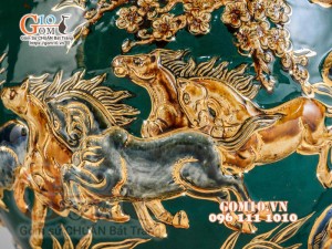 Bình hút tài lộc Mã Đáo Thành Công đắp nổi vẽ vàng 24k, nền xanh lục bảo - cao 35cm